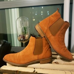 Men's tan suede Chelsea boots size 10